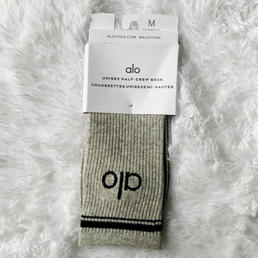 ALO Yoga Unisex Half Crew Throwback Socks - Picture 2 of 3